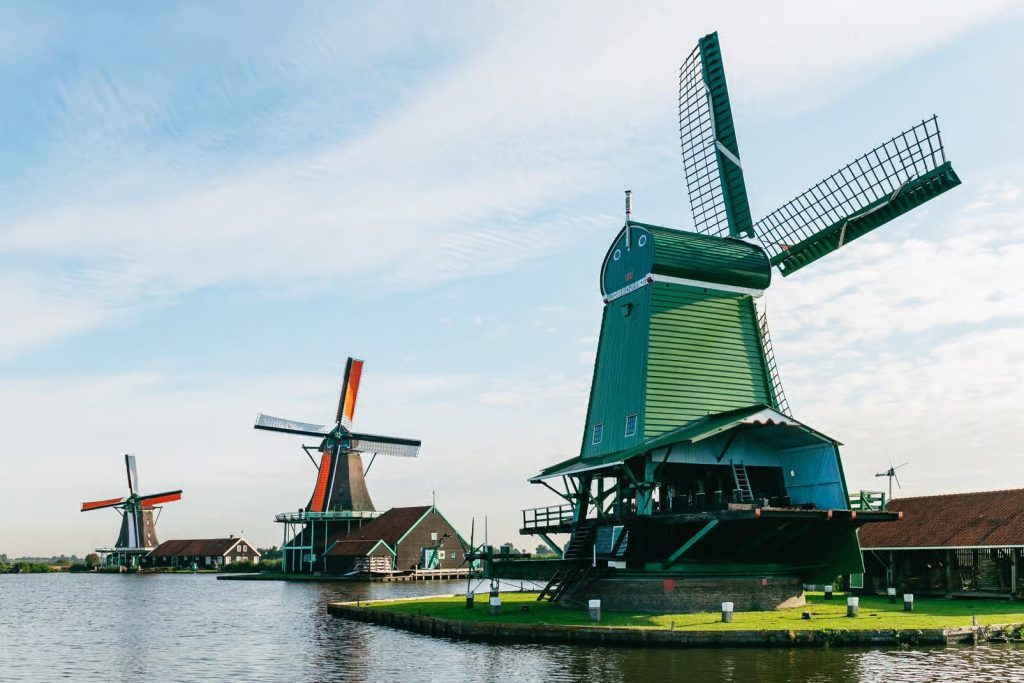 Zaanse Schans Windmills, Clogs and Dutch Cheese Small-Group Tour from Amsterdam